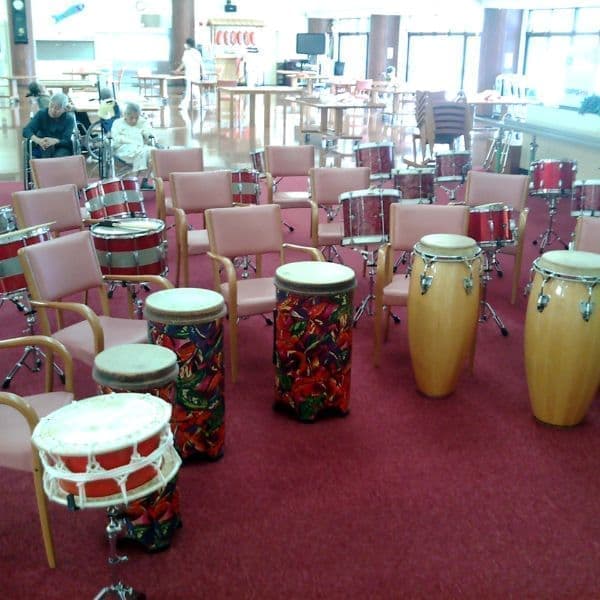 高齢者施設のパーカッション