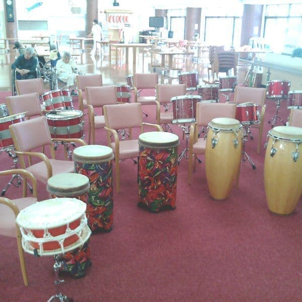 高齢者施設のパーカッション